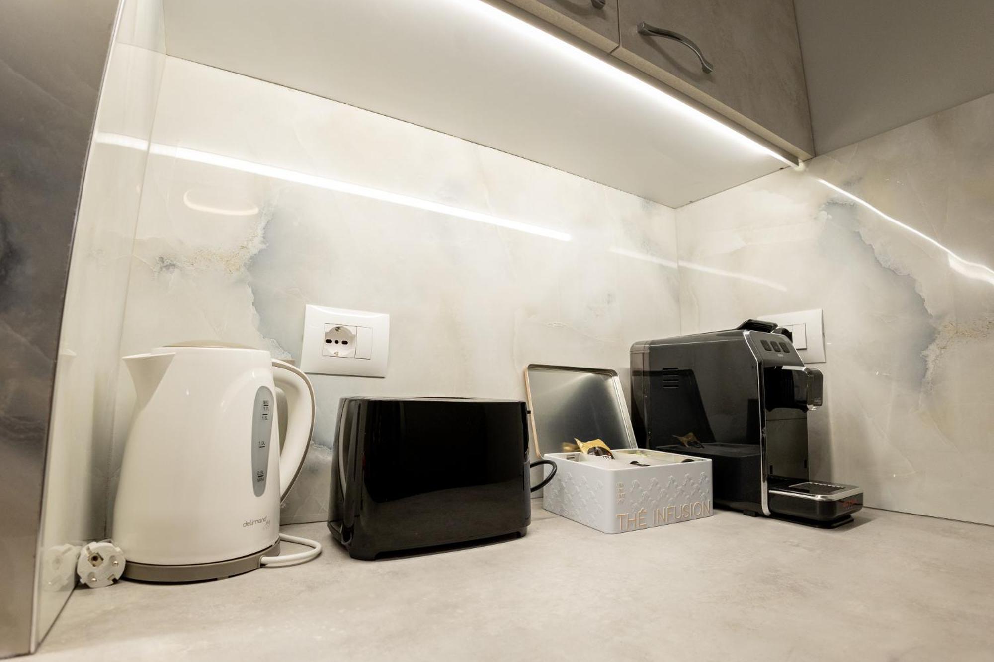 Apartment Days Free Parking *