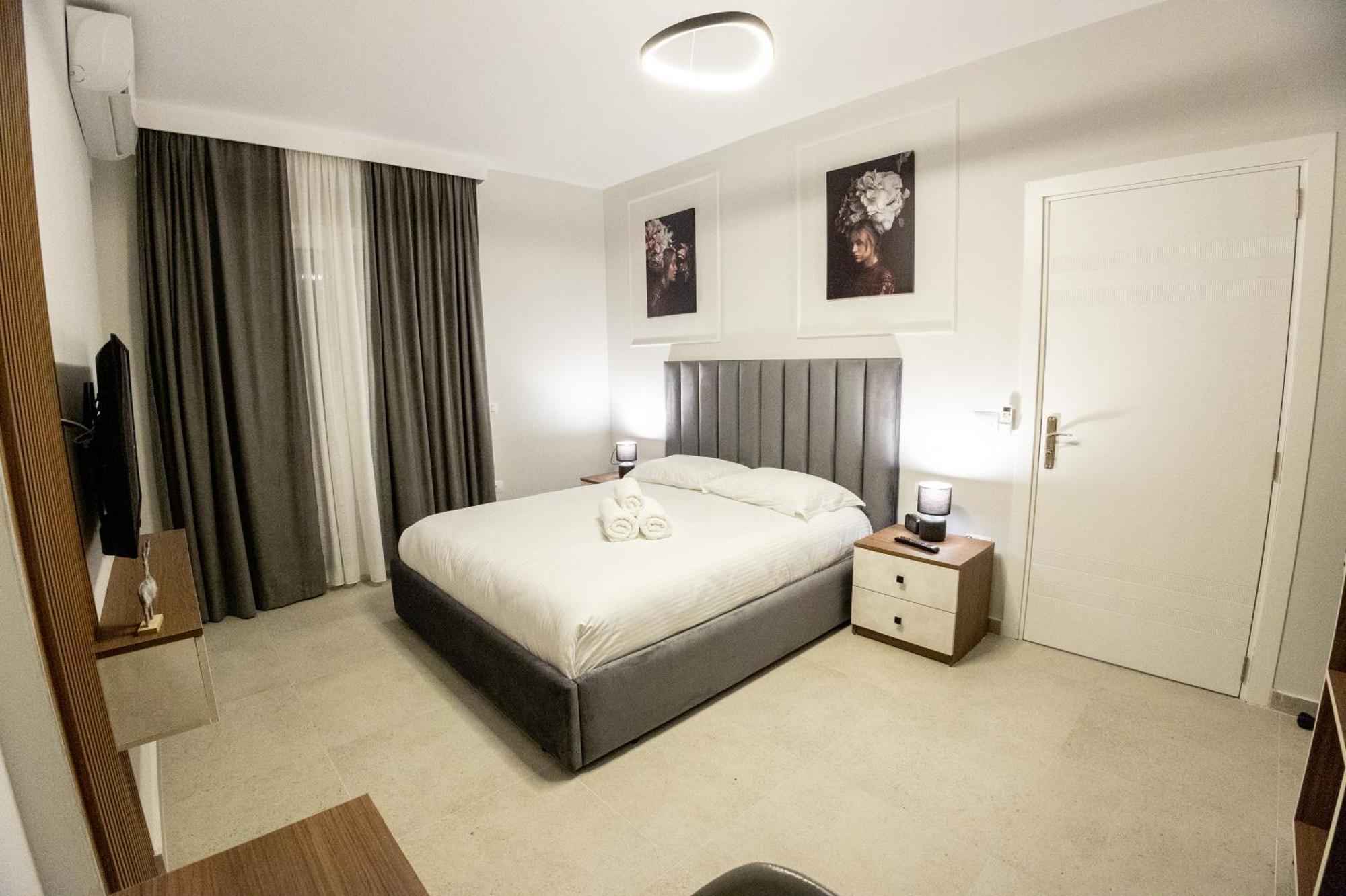 Apartment Days Free Parking
