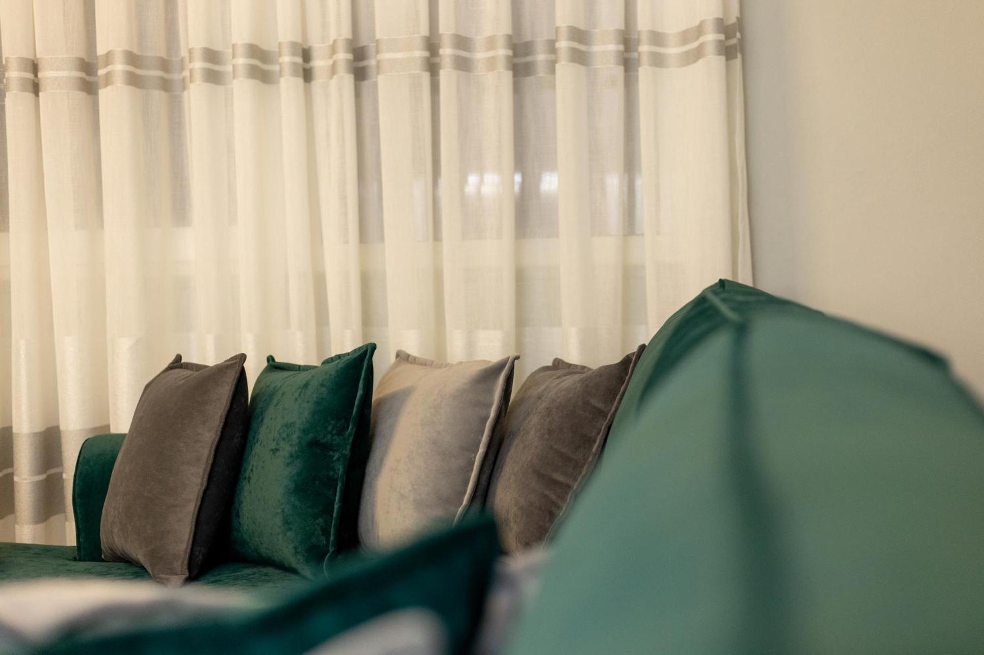 Days Free Parking Apartment *
