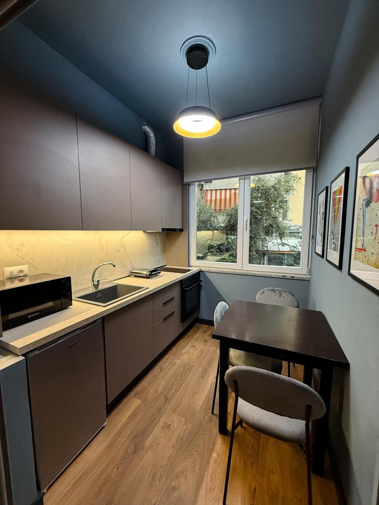 Apartment Days Free Parking *
